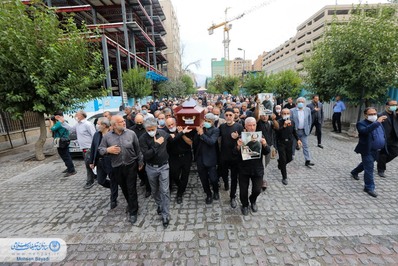 نماز حجت الاسلام محمد قمی بر پیکر حبیب الله صادقی