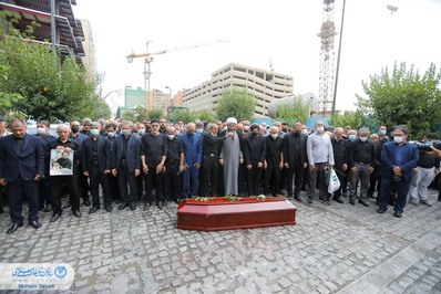 نماز حجت الاسلام محمد قمی بر پیکر حبیب الله صادقی