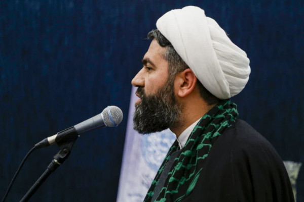 در برابر دشمن محکم می ­ایستیم