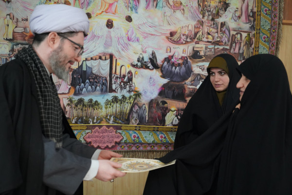 آئین تجلیل از پرده‌خوانان آئینی بانوان زنجان برگزار شد