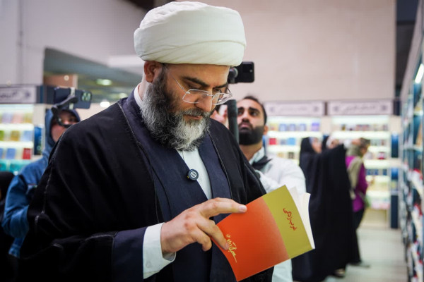 بازدید رئیس سازمان تبلیغات اسلامی از سی و ششمین نمایشگاه کتاب