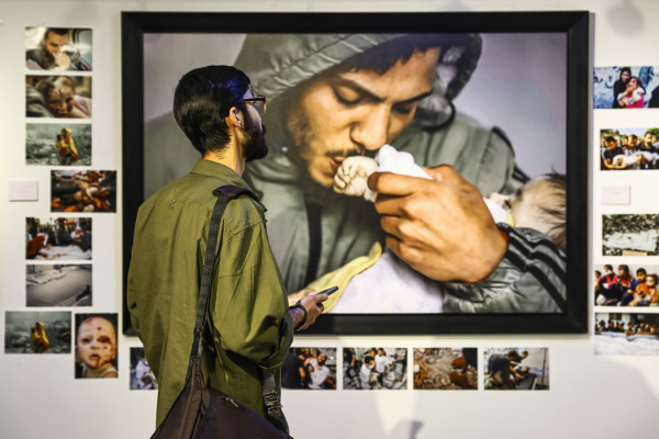 افتتاح نمایشگاه عکس با طوفان الاقصی