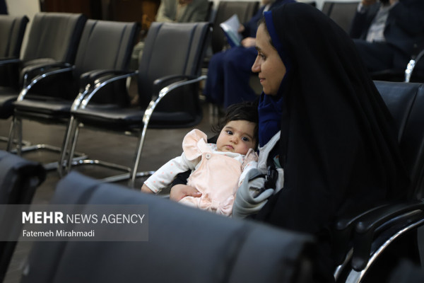 رونمایی از کتاب «میثاق قدسی، ضرورت یاری امام زمان (عج)»