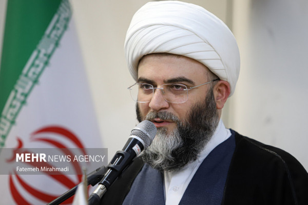 رونمایی از کتاب «میثاق قدسی، ضرورت یاری امام زمان (عج)»