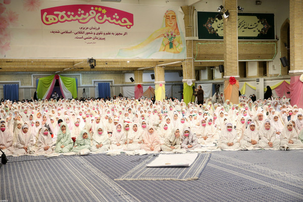 "فرشتوں کی تقریب" رہبر انقلاب کی موجودگی میں