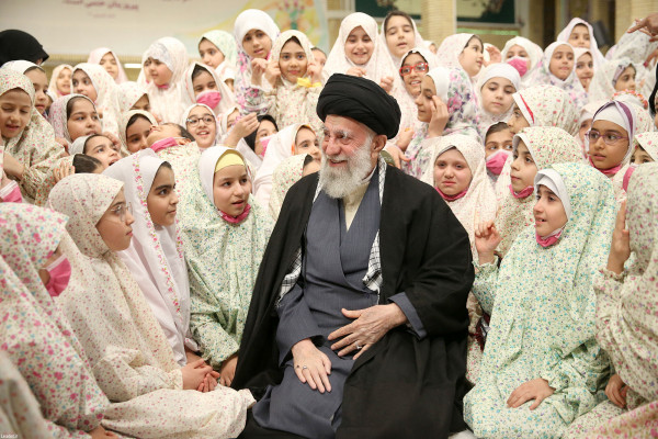 "فرشتوں کی تقریب" رہبر انقلاب کی موجودگی میں