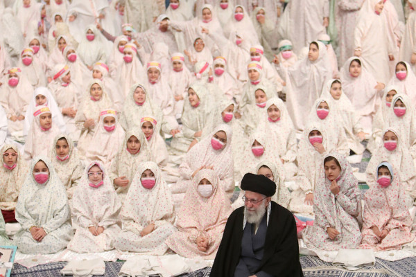 "فرشتوں کی تقریب" رہبر انقلاب کی موجودگی میں
