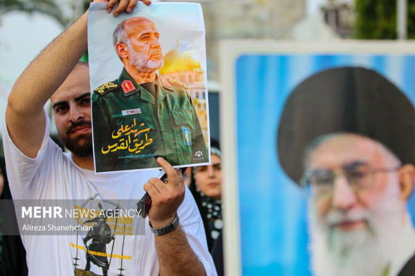 Kilometer-long Ghadir March in the Provinces