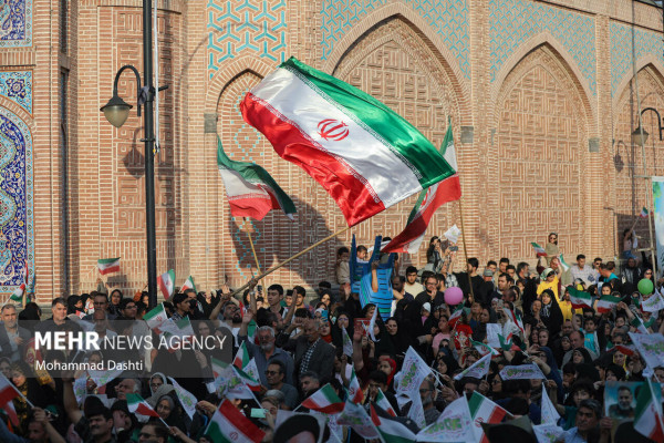 Kilometer-long Ghadir March in the Provinces