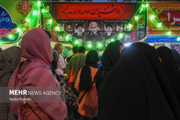 Kilometer-long Ghadir March in the Provinces