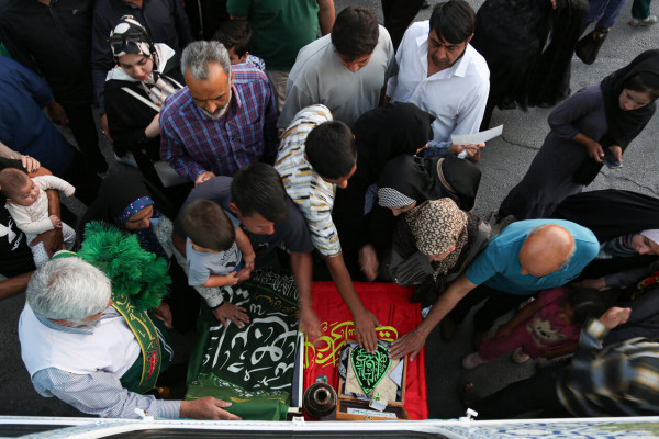 数公里长的古迪尔游行在各省举行