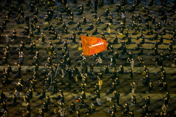 在保持社交距离的情况下举行伊玛目侯赛因（愿他安息）的悼念活动