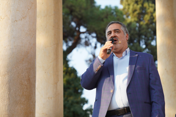 קיום חגיגת מחפל במתחם קברו של חאפז השיראזי