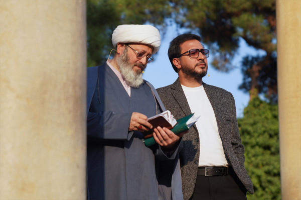 קיום חגיגת מחפל במתחם קברו של חאפז השיראזי