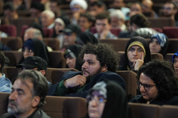 卡伦·霍马云法尔被评为年度艺术人物