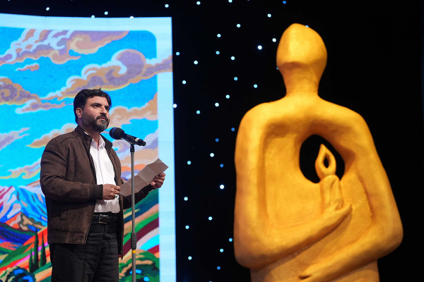 卡伦·霍马云法尔被评为年度艺术人物