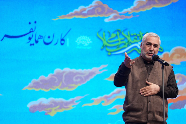 卡伦·霍马云法尔被评为年度艺术人物