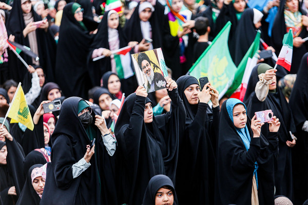 Акция «Как звезда» — крупнейший праздник для девушек в Иране