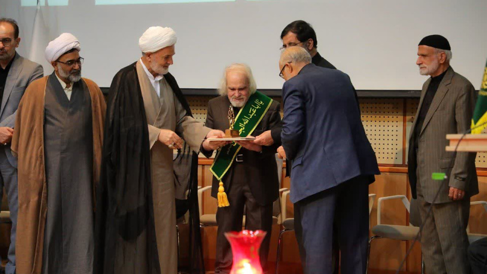 گذری بر لحظات ماندگار آیین مقام مجنون در قم