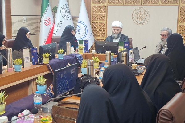 بانوان در روایت پیشرفت و ادبیات مقاومت، گام‌هایی جلوتر از آقایان برداشته‌اند