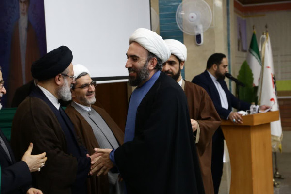 تقدیر از مدیرکل و معاون فرهنگی اداره کل تبلیغات اسلامی استان ایلام در پنجمین کنگره بین‌المللی فعالان فرهنگی اربعین