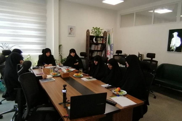 در روایت آنچه در جنگ بر مردم گذشته است نباید عقب بیفتیم